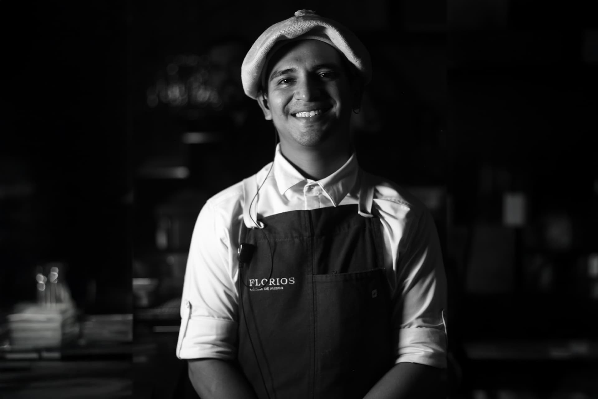 Chef del equipo Florios con delantal oficial