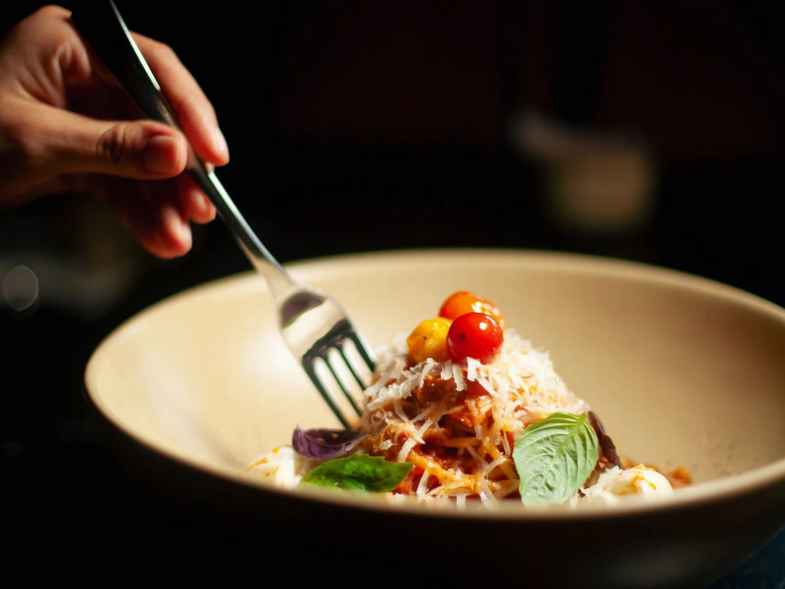 Pasta artesanal con tomates cherry y queso en Florios Puerto Vallarta